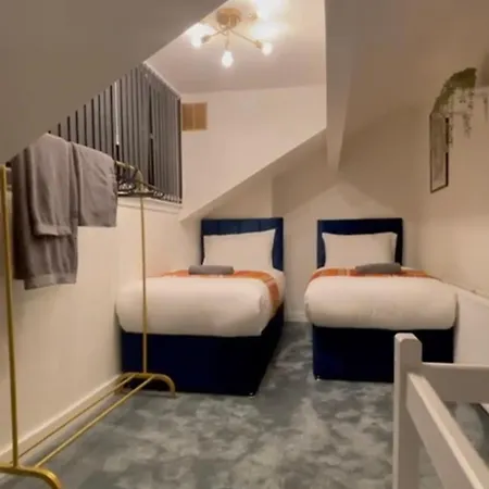 A Beautiful 2 Bedroom ليدز
